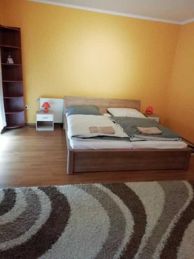 Апартаменти Rokus Apartman Сегед Екстер'єр фото