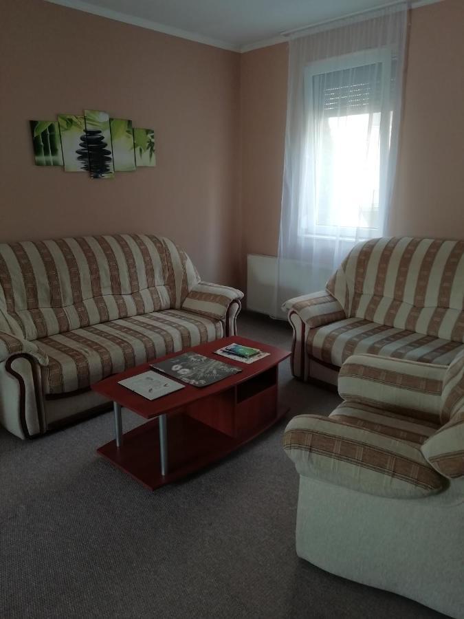 Апартаменти Rokus Apartman Сегед Екстер'єр фото